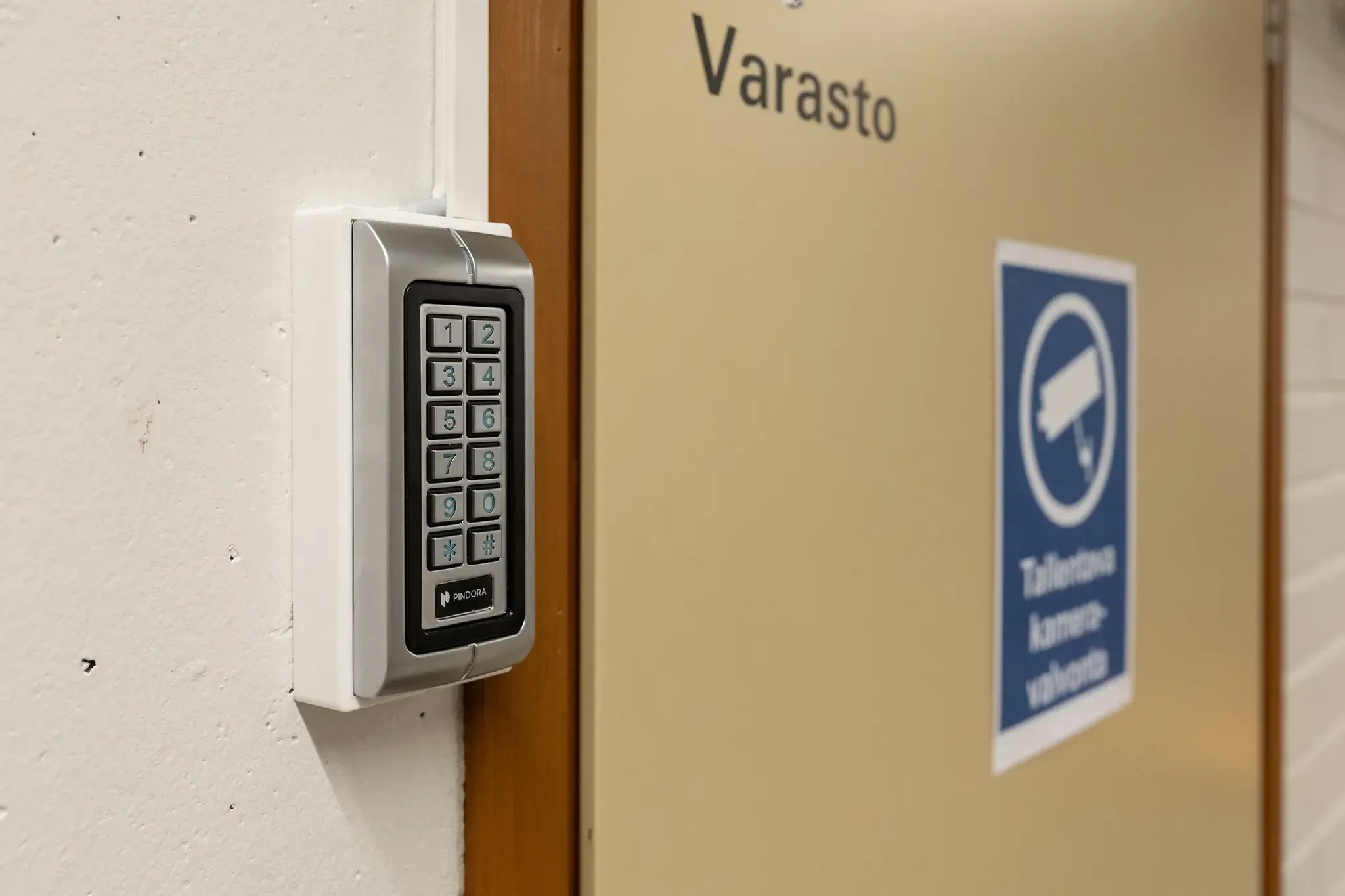 Pindora pinpad varaston ovessa